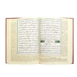 ⁦مصحف التجويد وبهامشه ترجمة المعاني وفهرس المواضيع باللغة الإنجليزية قياس 17×24سم⁩ - الصورة ⁦2⁩