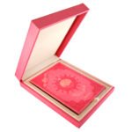 ⁦مصحف التجويد - غلاف جلد مذهب ضمن علبة جلد فاخرة - مع تفسير الكلمات، قياس 25×35سم⁩ - الصورة ⁦4⁩